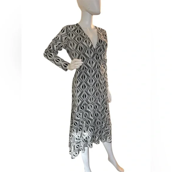 White House Black
Market Mesh Wrap Dress Long Sleeve V-Neck Size 10 - Picture 4 of 9